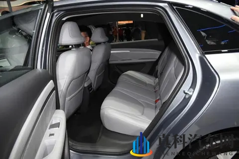 13万级电轿二选一！小鹏MONA M03 VS 长安启源A06，选谁划算？-1