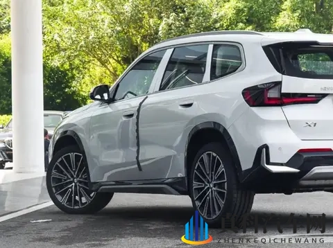 宝马SUV只卖168万！多层隔音玻璃、标配“T”动力，油耗仅69L-2