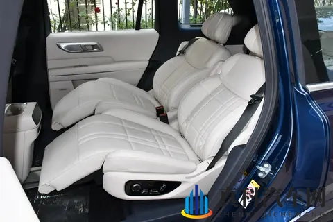 深蓝S09与阿维塔07深度对比：谁才是30万级新能源扛把子？-1