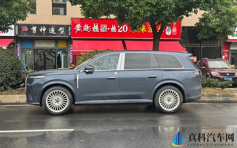 岚图泰山实车图曝光,将于11月正式上市-1