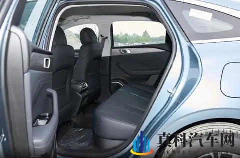 家用出行新选择?748万起售,银河星耀6主打亲民与经济性-1