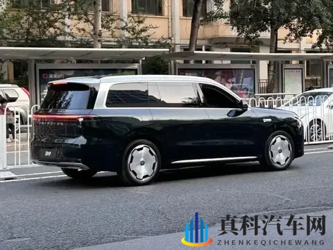 零跑造了台库里南，全尺寸SUV，3秒破百+双腔空悬，2026年上市-3