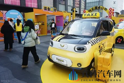 宏光 MINIEV 卖疯了,网友说:这是消费降级了,真的是这样吗?-2