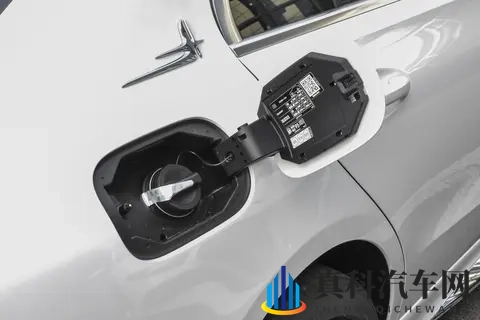 选装配置视角下 2025 款奔驰 C 级各版本如何选-2