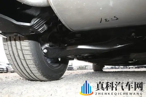 实拍 2025 款蒙迪欧：20T 配 8AT，动力充沛，适合家用-1