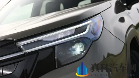 外观更加硬朗,内饰依旧硬朗,全新斯巴鲁森林人实车图曝光-2