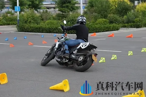 2025摩托车新手入门全攻略 法规解读+车型推荐+装备清单+驾驶技巧-1