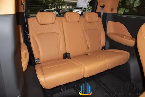 30 万内选 MPV 纠结？魏牌高山7 开了 1 个月，这些细节比想象中实在-2