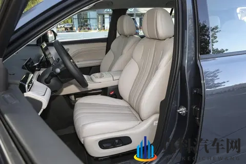 实测油耗不到6L，动力不输20万级增程SUV，它凭什么这么香？-3