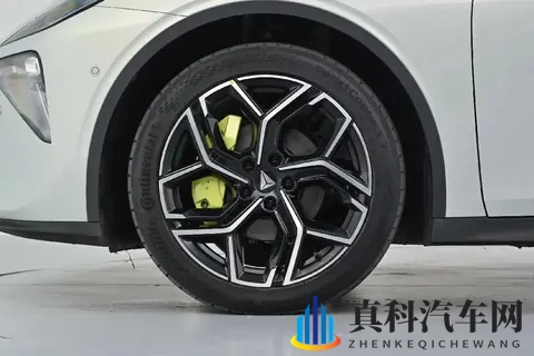 26款深蓝L06,轴距2米9,续航670公里,3C快充,156寸向日葵屏-2