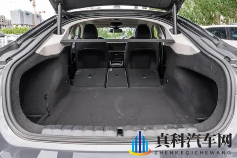 宝马4系新变化：动力提升与激光尾灯成焦点，四门版更实用-1