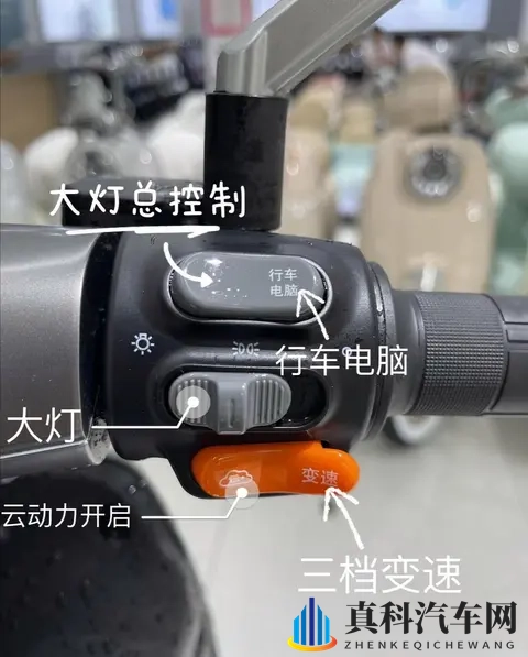 电动车挡风被被禁用，冬天骑车族想出御寒新招，网友看后惊呼聪明-1