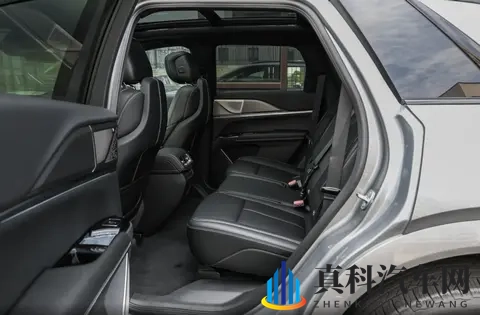 与其说它固执,倒不如说它专业,试驾凯迪拉克XT5,底盘确实强-2