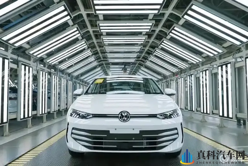 大众朗逸Pro实车下线！设计两种前脸，神似帕萨特Pro-1