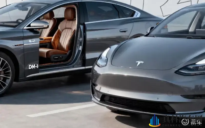 两个男生吃我胸：未来之翼汽车：独特设计引领未来出行潮流-3