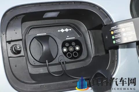 方程豹钛7:解决家庭出行痛点,实用性才是硬道理-1