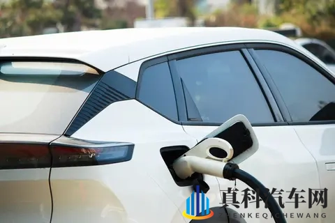 读新能源汽车购置税新政有感：政策引航，产业与消费共赴新程-3