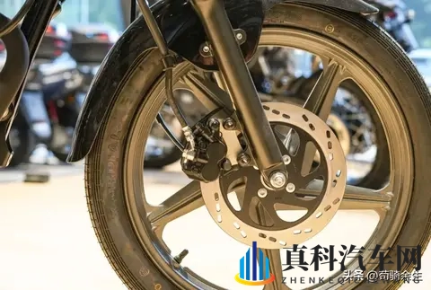 500公里续航+复古造型！铃木酷飚150实测感受，槽点也很明显！-2