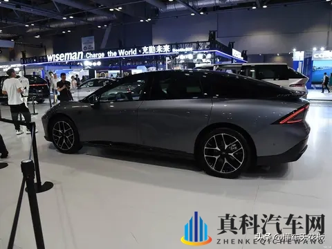 小鹏P7+ 20万级家用智能轿跑的均衡之选-3