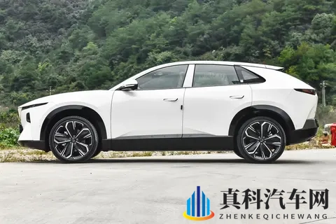 EZ-60亮相长安马自达粉丝盛典,指导价1199万元起-3