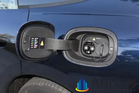 15 万级纯电家轿，配置拉满，空间够大，这款新车能火？-2