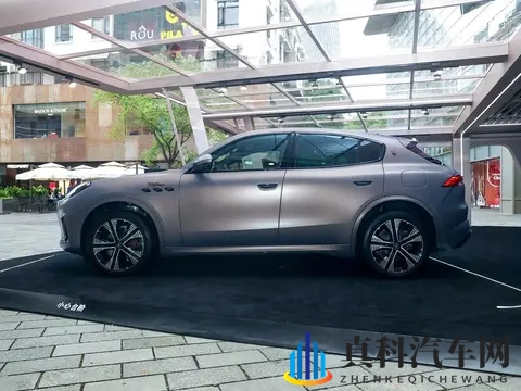 玛莎拉蒂豁出去了！从8988万跌至3588万，小米YU7危险了？-2