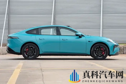 试驾东风奕派eπ007+既能扮酷又能顾家,不愧是智美超能轿跑-2