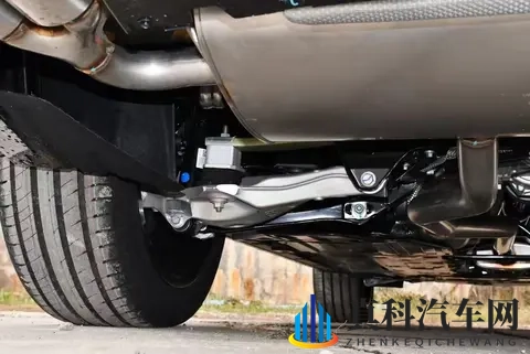 领克09四驱探索版:254马力+爱信8AT,配全时四驱,价格配置双杀-2