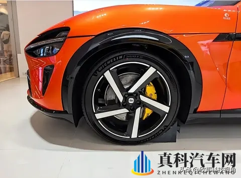 香蕉插蜜桃:汽车跨界新潮流,水果设计引关注-2