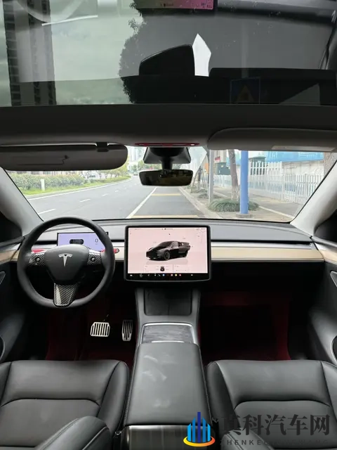 17万多拿下特斯拉Model Y，代步家用真香？-1