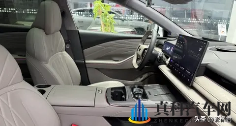 吉利银河星耀8系统变手机 玩家整活停不下来 穷鬼也能开豪车?-3