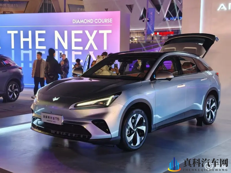 15万级SUV首搭“舱驾一体”，极狐阿尔法T5终结比赛？-1