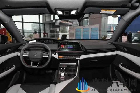 试驾长安启源A06：空间大配置高，家用选它准没错？-3