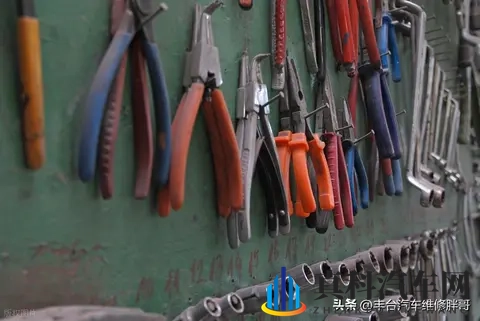 车辆出现“咯吱咯吱”异响、开车发飘等问题怎么回事?-3