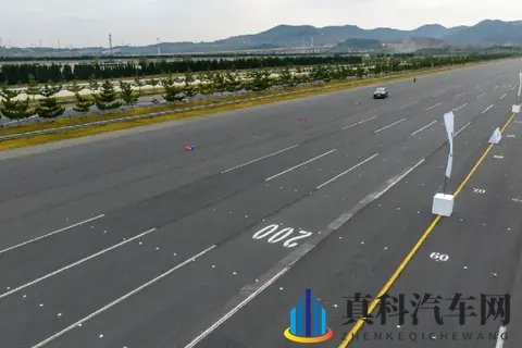 北京现代EO羿欧场地科目体验，底盘下功夫了，15万以内非常能打-1