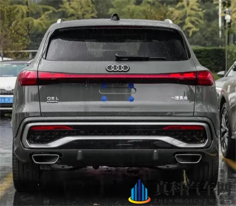 全新外观_三屏内饰,全新奥迪Q5L实车现身,搭华为驾辅_20T动力-2