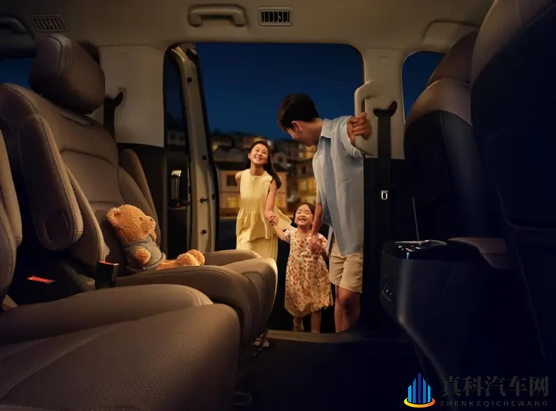 五菱星光730上市:全能舒享7座MPV,73万元起售-1