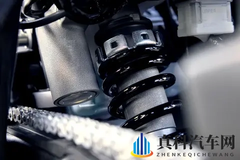 本田发布2026款XL750,新增电子离合器,这下上手难度更低了!-3