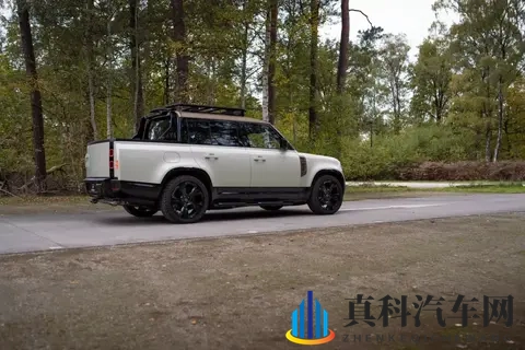 这虽然是全球首款卫士皮卡,但并不实用-3