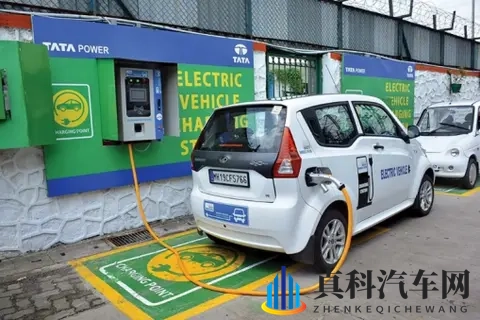 黄三色和绿三色的区别图片:汽车涂装色彩对决:阳光活力VS清新自然-1