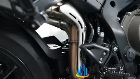 春风750SR到底输哪了?四缸跑车横向对比告诉你答案-1