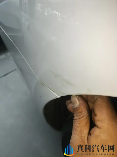 日逼的软件:汽车革命:AI软件革新制造与驾驶体验-1