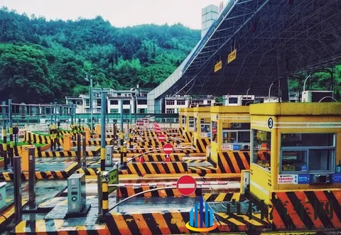 2025年高速公路收费变革:哪些路段免了费?未来趋势如何?-2