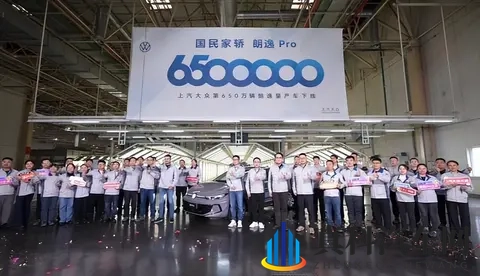 双外观_全新内饰设计_将于11月上市 上汽大众朗逸Pro正式下线-1