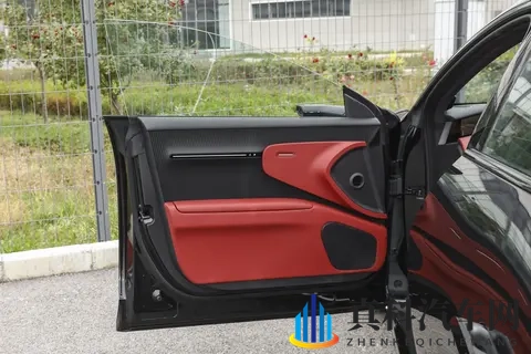 阿维塔 12 2026 款 Ultra 增程版，让驾驶舒适感常伴左右-3