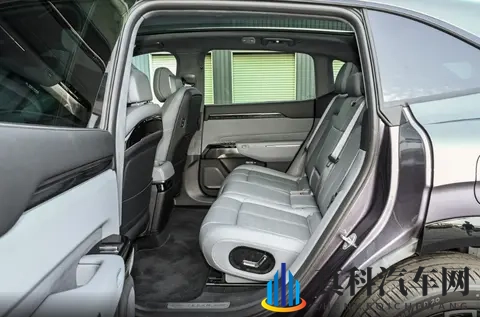 售价2298万起，配900V快充+8295芯片，极氪7X焕新版升级了哪些？-2