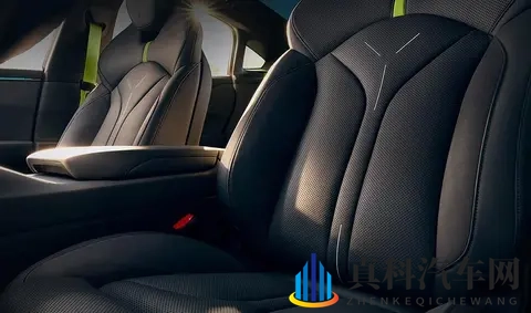 帅气不输小米SU7,小鹏P7新车登场,全系标配前Brembo四活塞卡钳-3