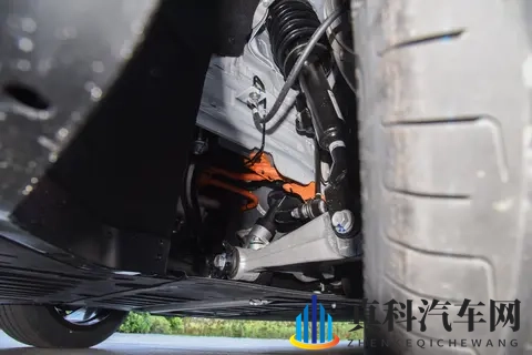 雷克萨斯新旗舰车型登场，酷炫双涡轮V8引擎-1