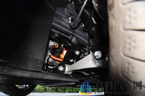 零跑Lafa5让年轻人可以享受“真香定律”?-1