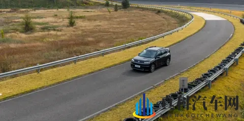 抢先试驾现代EO 羿欧:动力稍逊,刹车忒稳,操控领先-3